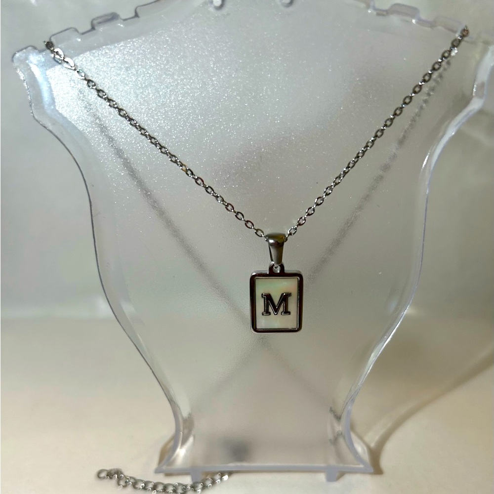 NEW Fashion Adjustable Silver Tone “M” Initial Faux Sea Shell Background Chain